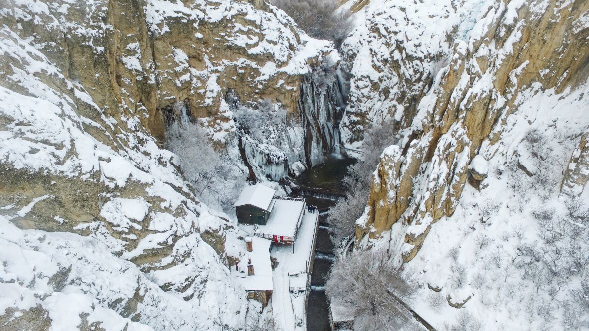 FOTO: AA/Zaledio vodopad u Turskoj